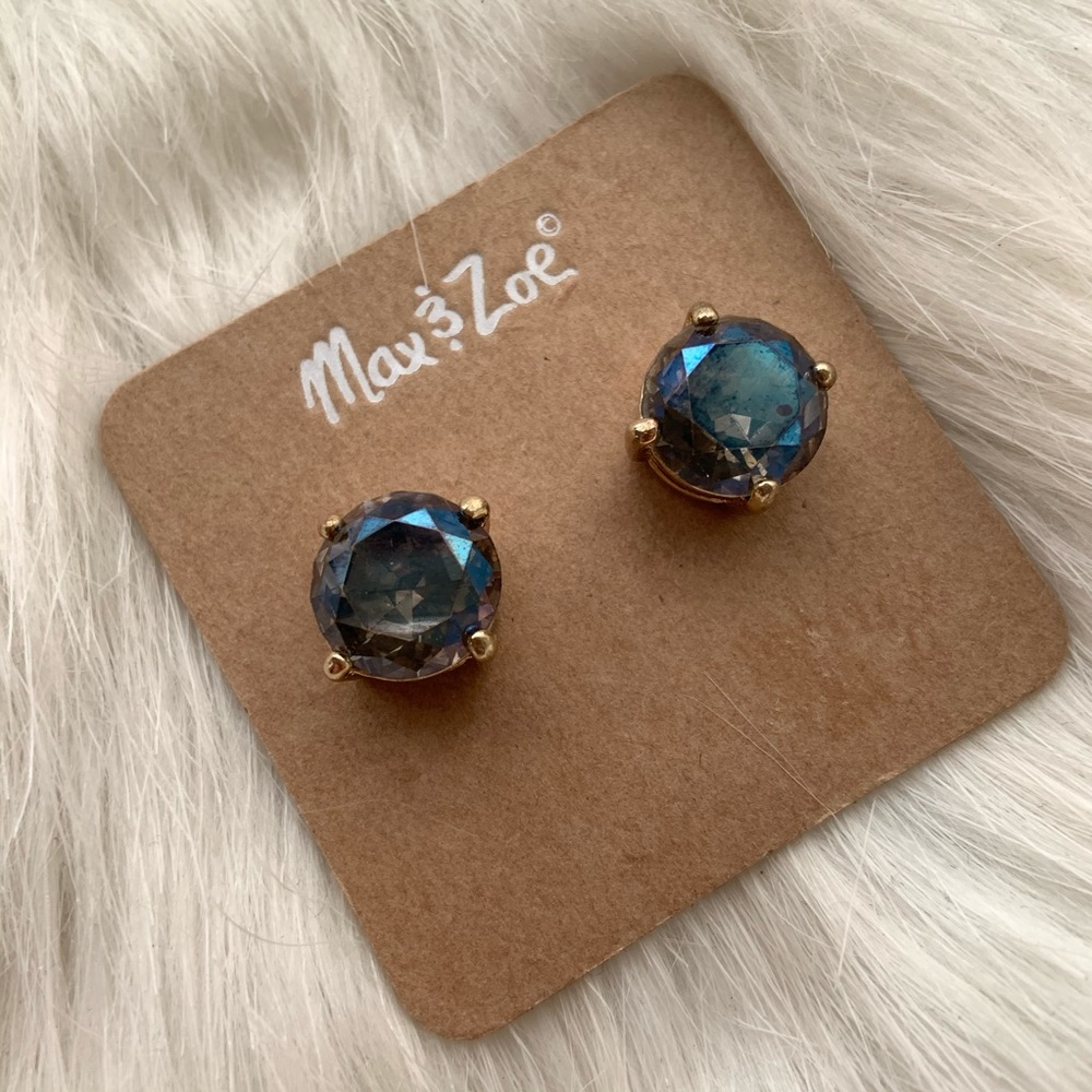 ✨ Max & Zoe© stud earrings✨